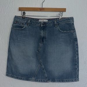 ✨Like New✨ Womens Tommy Hilfiger Denim Mini Skirt.